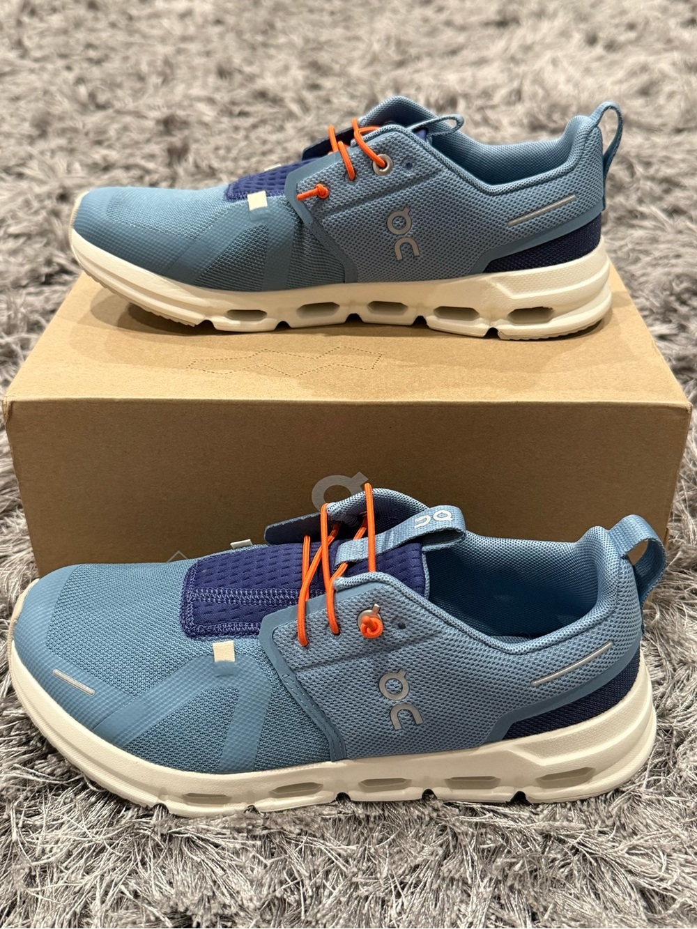 On Cloud Sky Dust Acai. Womens 7 / GS 5.5Y